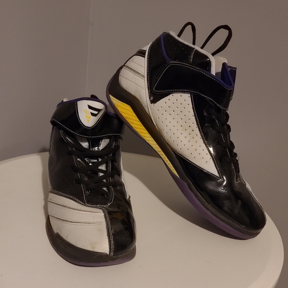 Mens athletic shoes